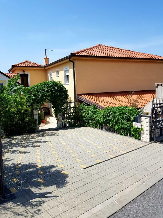 Apartments Tatjana Senj  Exterior foto